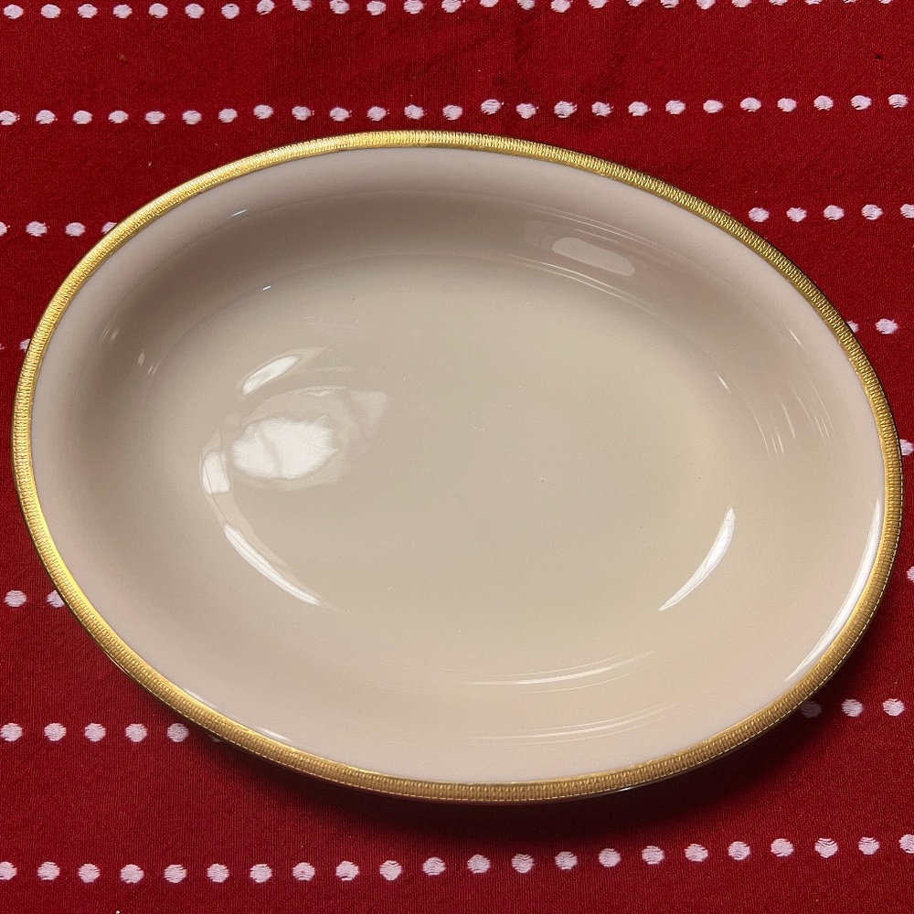 Lenox Tuxedo Vegetable  Bowl J33 Cream and gold encrusted trim 9.5"